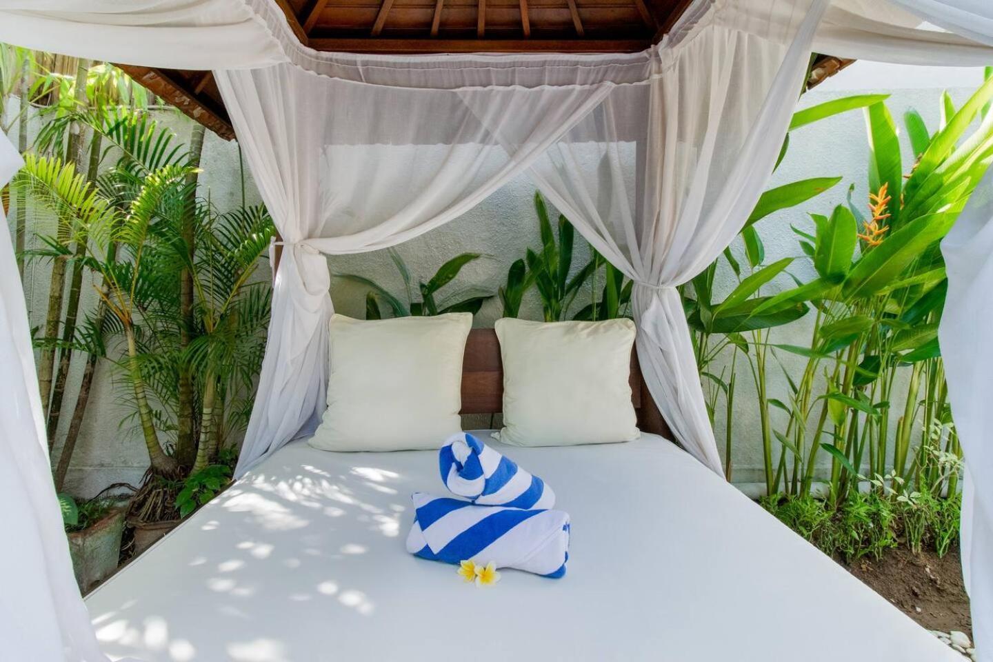 Heart Of Seminyak, 2Br, Sleeps 4, Walk To Bintang Villa Ngoại thất bức ảnh