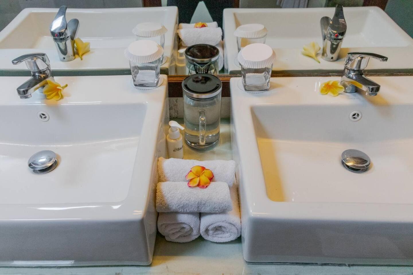 Heart Of Seminyak, 2Br, Sleeps 4, Walk To Bintang Villa Ngoại thất bức ảnh