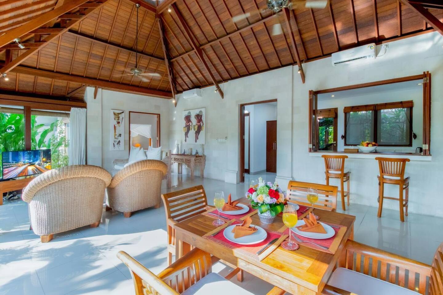 Heart Of Seminyak, 2Br, Sleeps 4, Walk To Bintang Villa Ngoại thất bức ảnh
