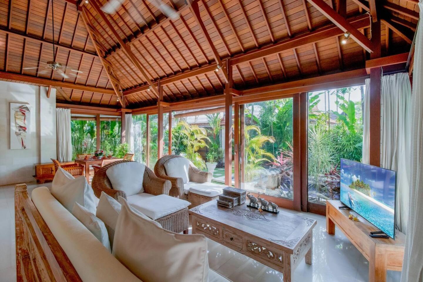 Heart Of Seminyak, 2Br, Sleeps 4, Walk To Bintang Villa Ngoại thất bức ảnh