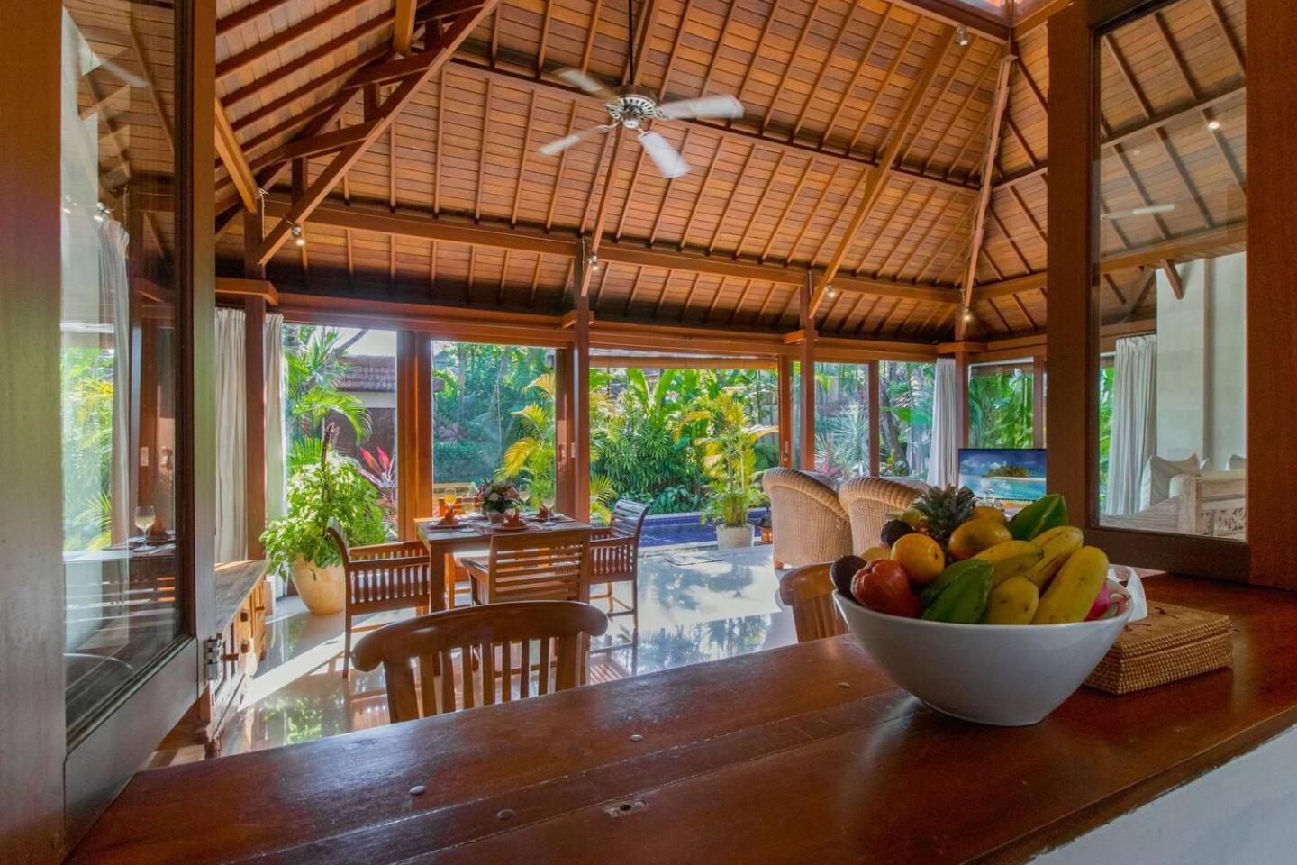 Heart Of Seminyak, 2Br, Sleeps 4, Walk To Bintang Villa Ngoại thất bức ảnh